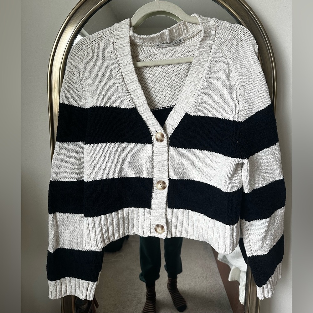 Abercrombie & Fitch Black and White Cardigan